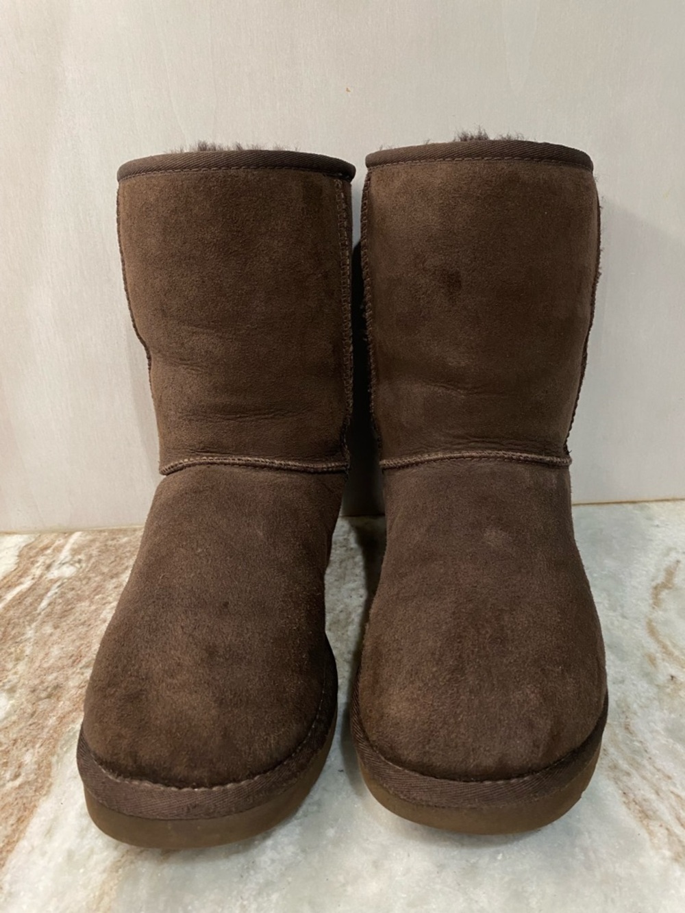 UGG Classic Short Chocolate Brown Boots Sz 8 - Picture 2 of 11